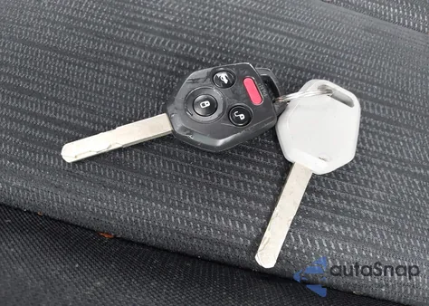 2013 Subaru Outback 2.5I Premium z USA, uszkodzony, nr VIN 4S4BRBCC9D3322409